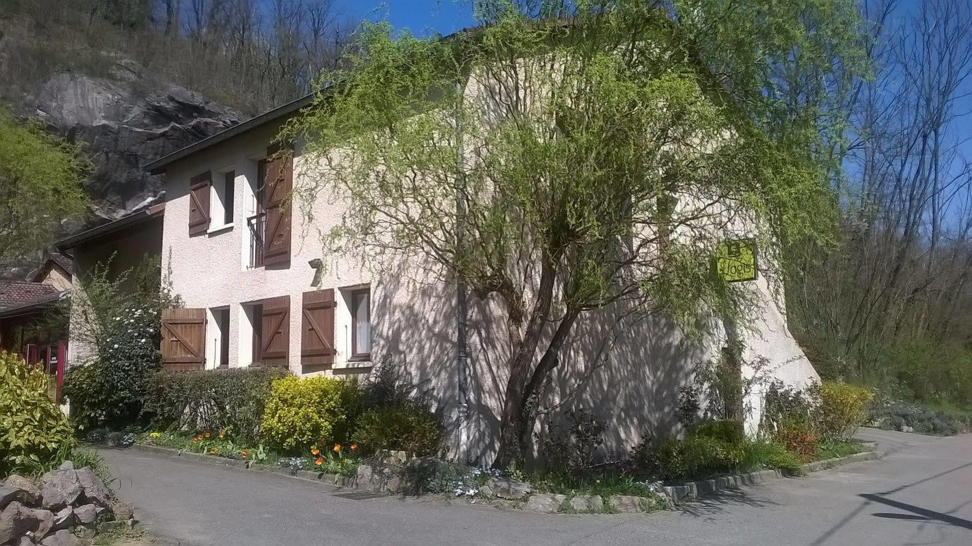Saint-Genis-les-Ollières Hotellerie De La Cascade מראה חיצוני תמונה